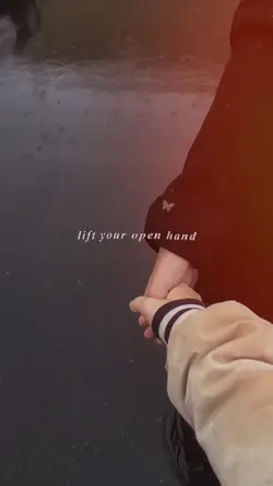 kiss me vlog couple