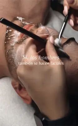 Hombres en spa