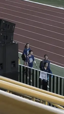 อยากรู้ที่จ้องมา