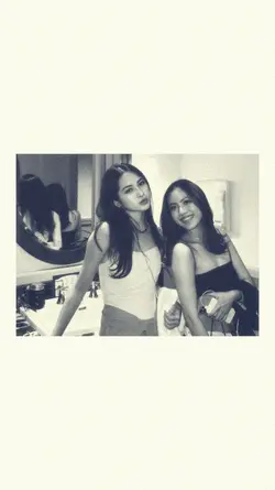 1 photo with bestie