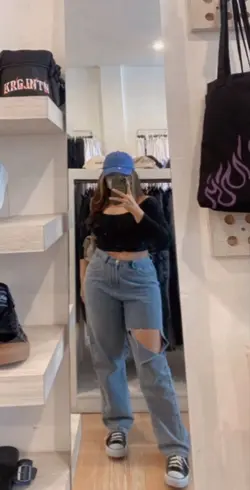 chubby mirror shot