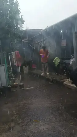 SAAT HUJAN TURUN