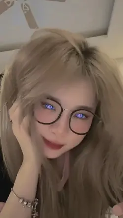 nhìn nhau thật lâu 