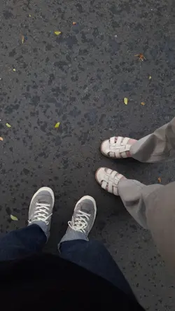 Foto kaki berdua?