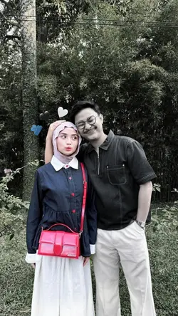 trend hitam berwarna