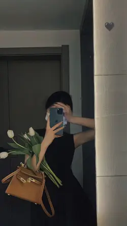mirror selfie 