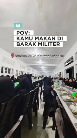 Kamu makan di barak