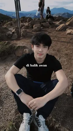 di balik awan