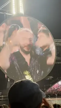 kiss cam