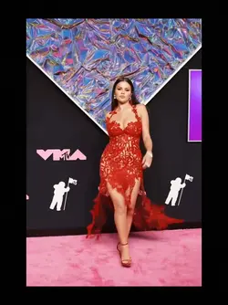 Chanel Dance 
Selena