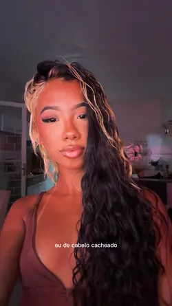 EU DE CABELO LISO