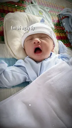 Em bé ngày ấy 