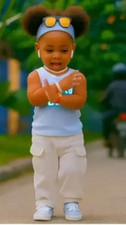 Baby dancing 