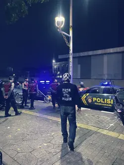 awas jatuh cinta