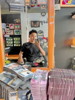 Uang di meja