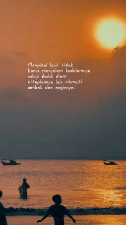 Menikmati laut