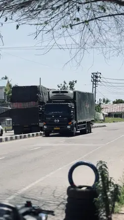 DIANTARA KAU DANA