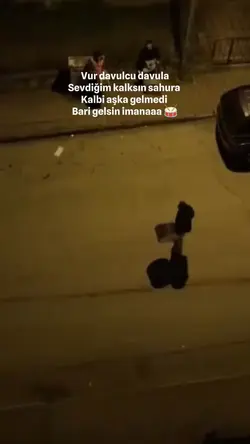 Vur davulcu davula
