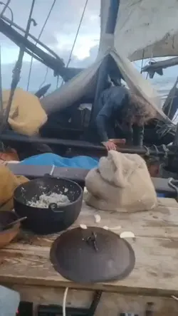 Lagi Di Tengah Laut!