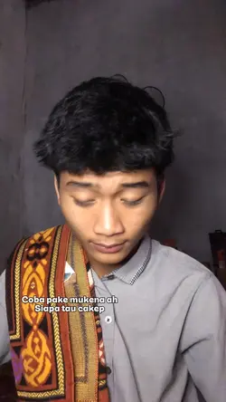 Coba pake mukena ah