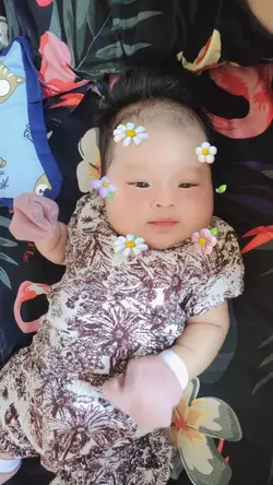 baby sneezing trend 