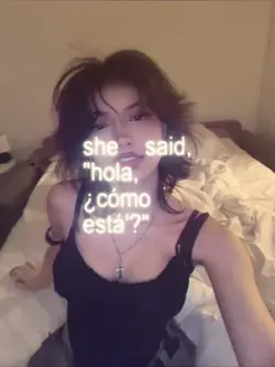 she said hola comu e