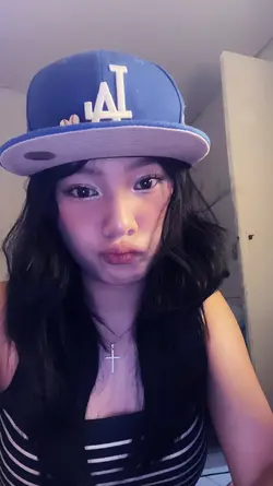 tangan di atas