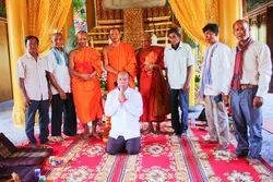 អកលាទ្រនំ