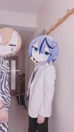 壁ドン…?