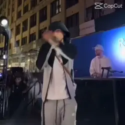 pose for da fans