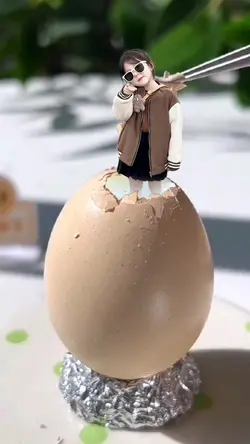 Em bé chui ra từ
