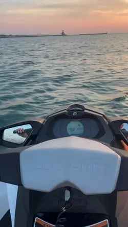 beauty jetski