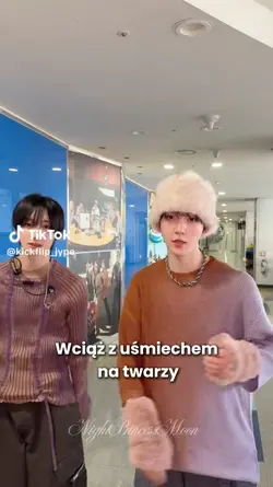 z uśmiechem
