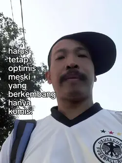 kumis tipis