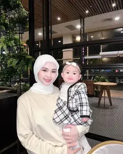 Ibu dan anak prempua