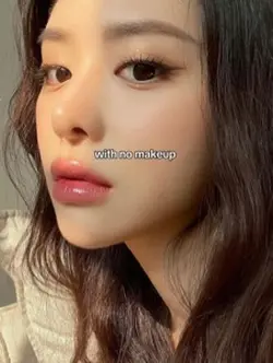 with no makeup she’s