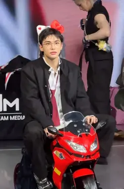 hyunjinnꨄ︎ꨄ︎ꨄ︎ꨄ︎ꨄ︎