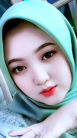 wajah senyum cantik 