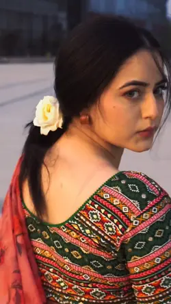 Aksar is duniya me