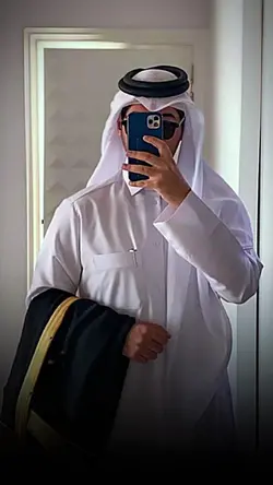 لابس ابيض 