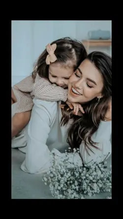 mom and daughter