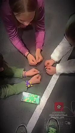 hand trend <33