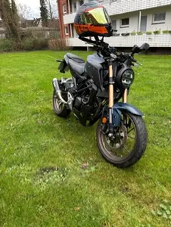 Honda cb125r