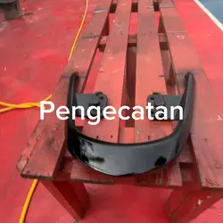 Cat warna hitam