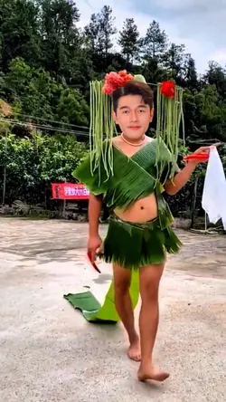 TRANG PHỤC LÁ CHUỐI 
