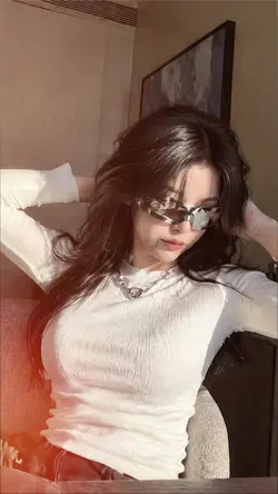 Split‑screen Beat Selfie