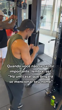 Casal brigando