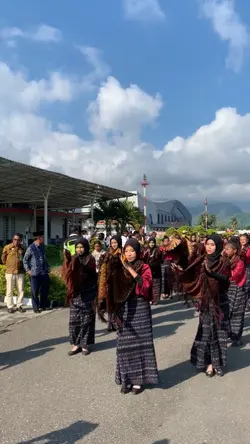 Tarian Adat