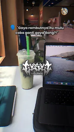 Gaya rambutnya itu