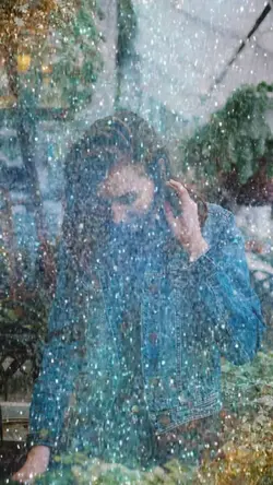 Falling particles